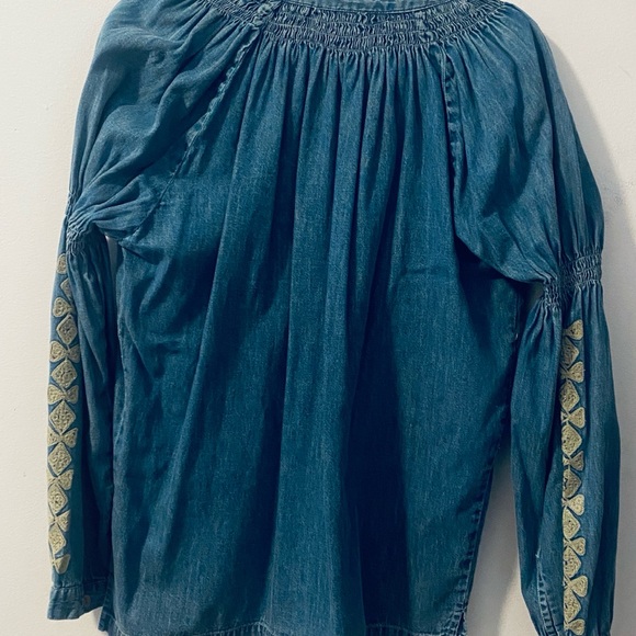 Young Threads - Picture 2 of 5